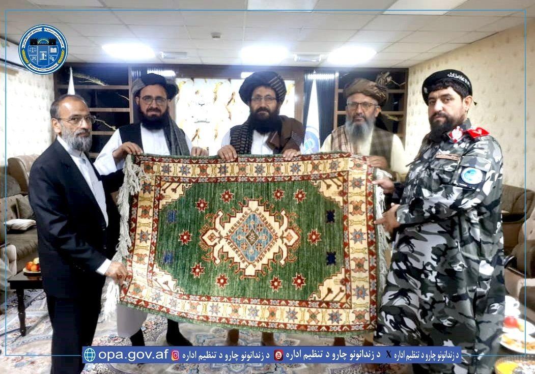د زندانونو چارو د تنظیم ادارې عمومي رئیس د ایران سفارت مرستیال سره په خپل کاري دفتر کې ولیدل په دې لیدنه کې،