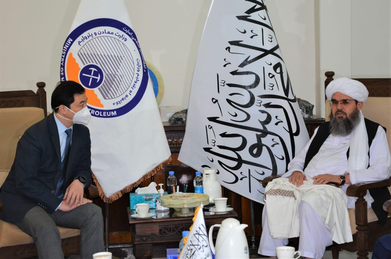 د کانونو او پټرولیم وزارت د چین هیواد د سفارت له مرستیال سره وکتل.